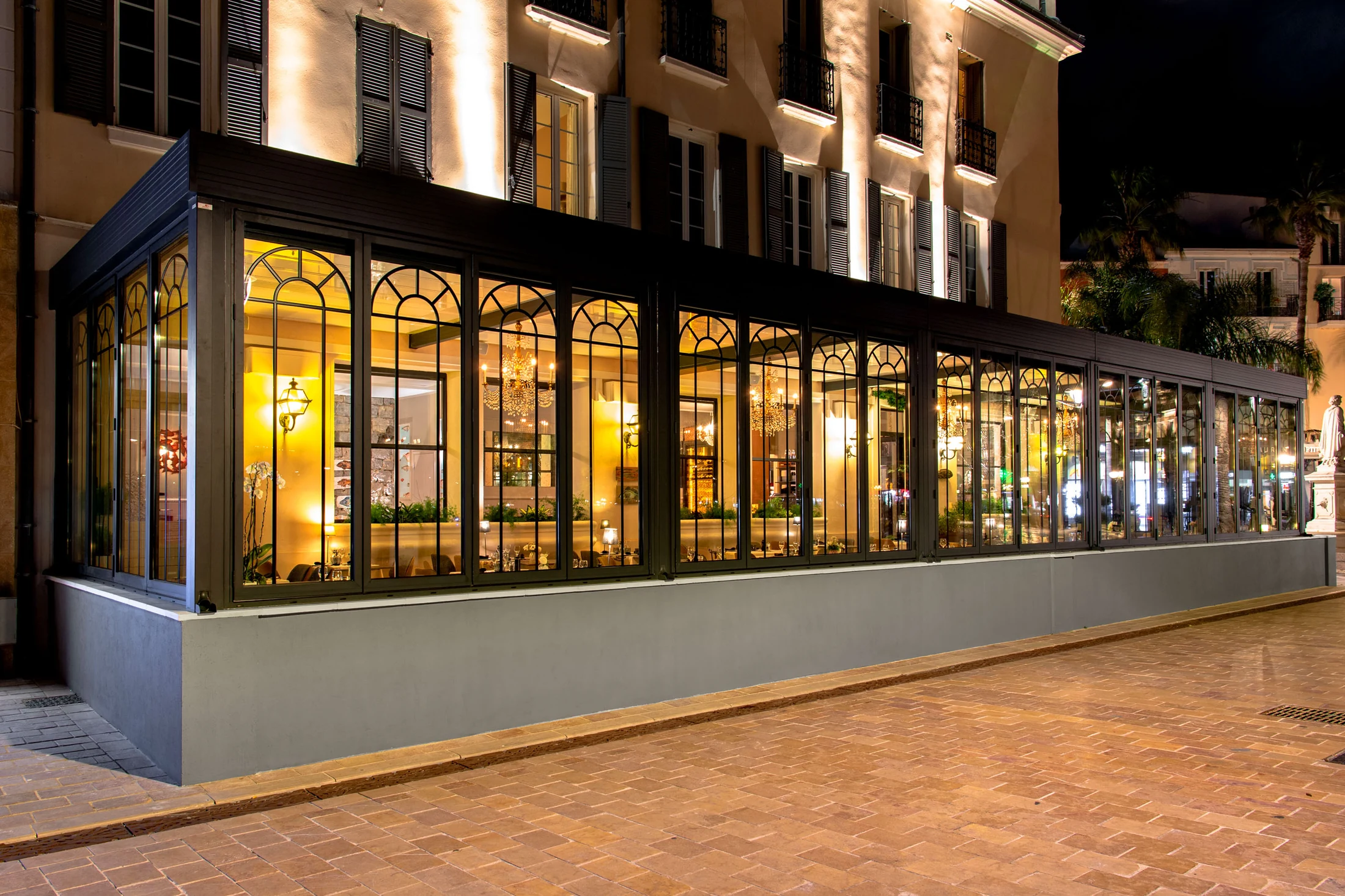 Terrasse de l’Hôtel de la Tour à Sanary-sur-Mer réalisée par SAFAP