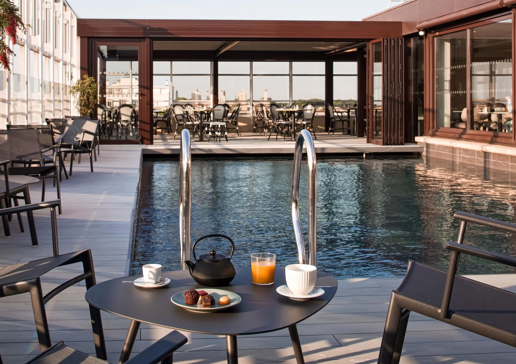 Aménagement de la terrasse rooftop du Pullman Montpellier